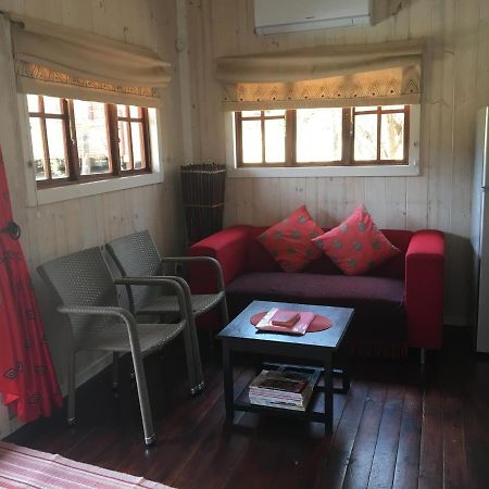 Intaba Thulile Hotel Maanhaarrand Buitenkant foto