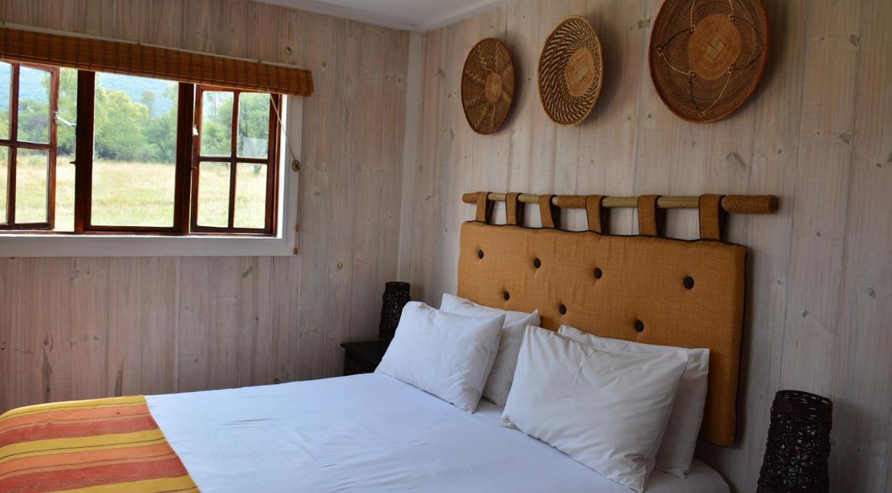 Intaba Thulile Hotel Maanhaarrand Buitenkant foto